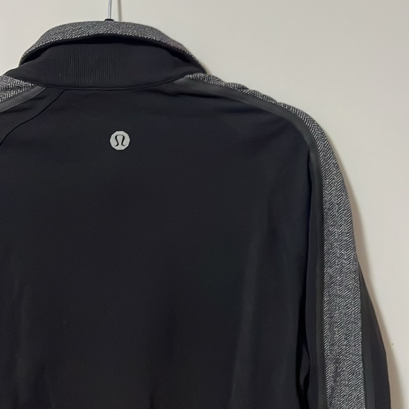 Lululemon Jacket CA35801 RN 106259 Size M - Picture 8 of 9